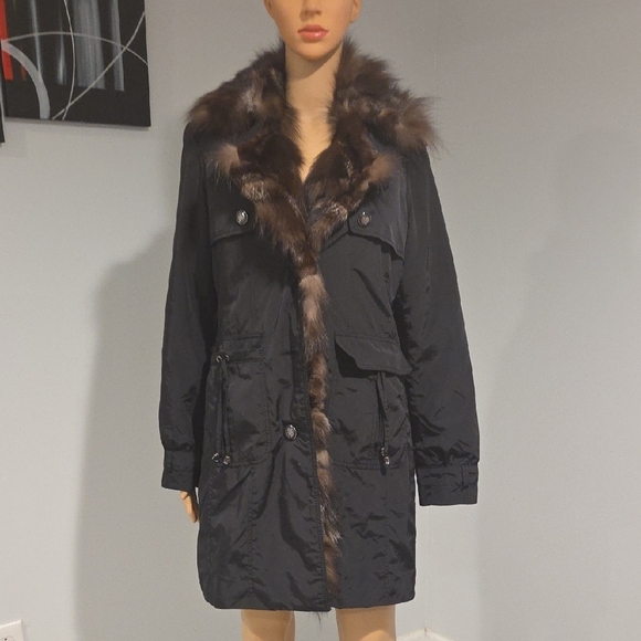 Chic Black Fur-Trimmed Trench Coat - Picture 11 of 14